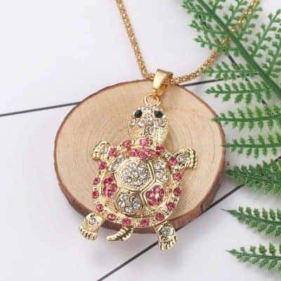 Pendentif tortue aux petits strass rose et blanc